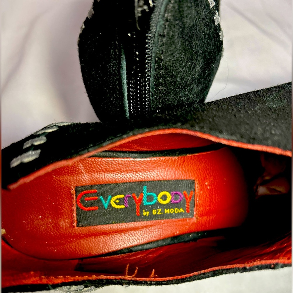 Everybody by Bz Moda 2”heals with an interesting heel, Vintage, used